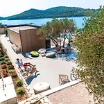 Olivia 4* Tisno