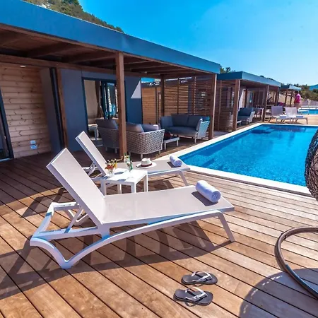 Olivia Green Camping 4*