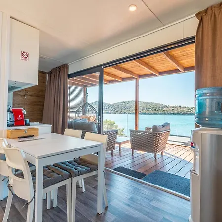 Olivia Green Camping 4*
