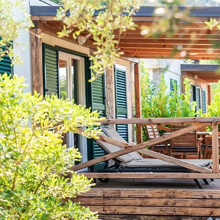Olivia Green Camping 4*