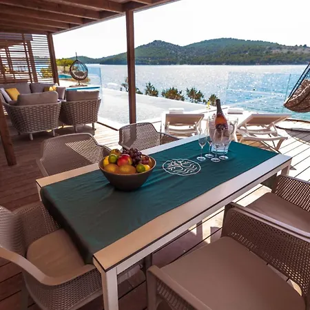 Olivia Green Camping 4*